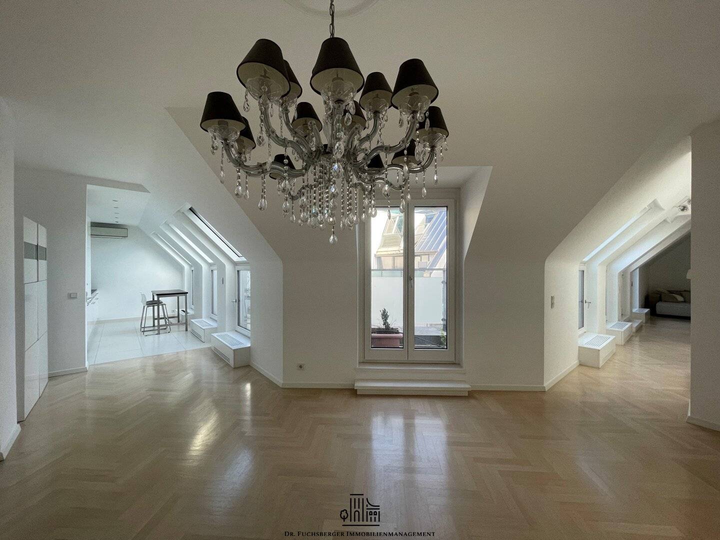 Dachgeschosswohnung auf zwei Ebenen | 180 ² Wohnfläche | 100 m² Terrasse