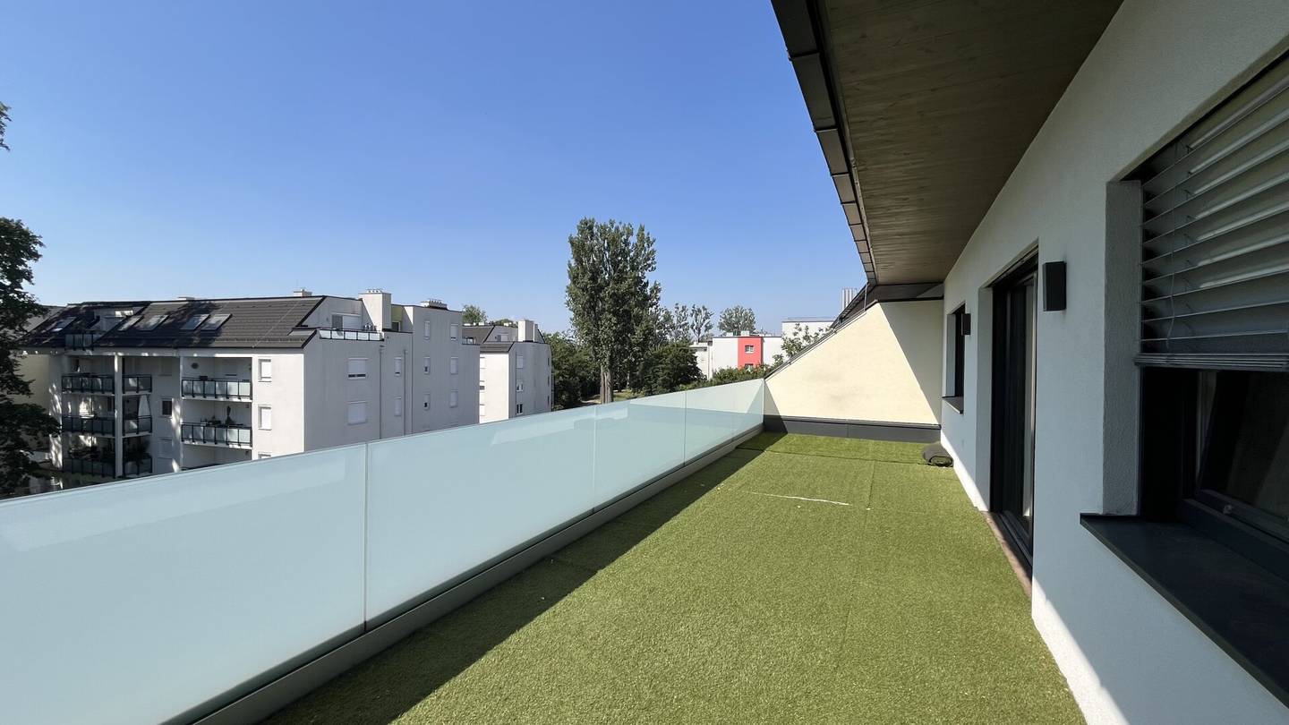 Traumhafte Dachgeschosswohnung auf zwei Ebenen mit exklusiven Dachterrassen In 2700 Wiener Neustadt