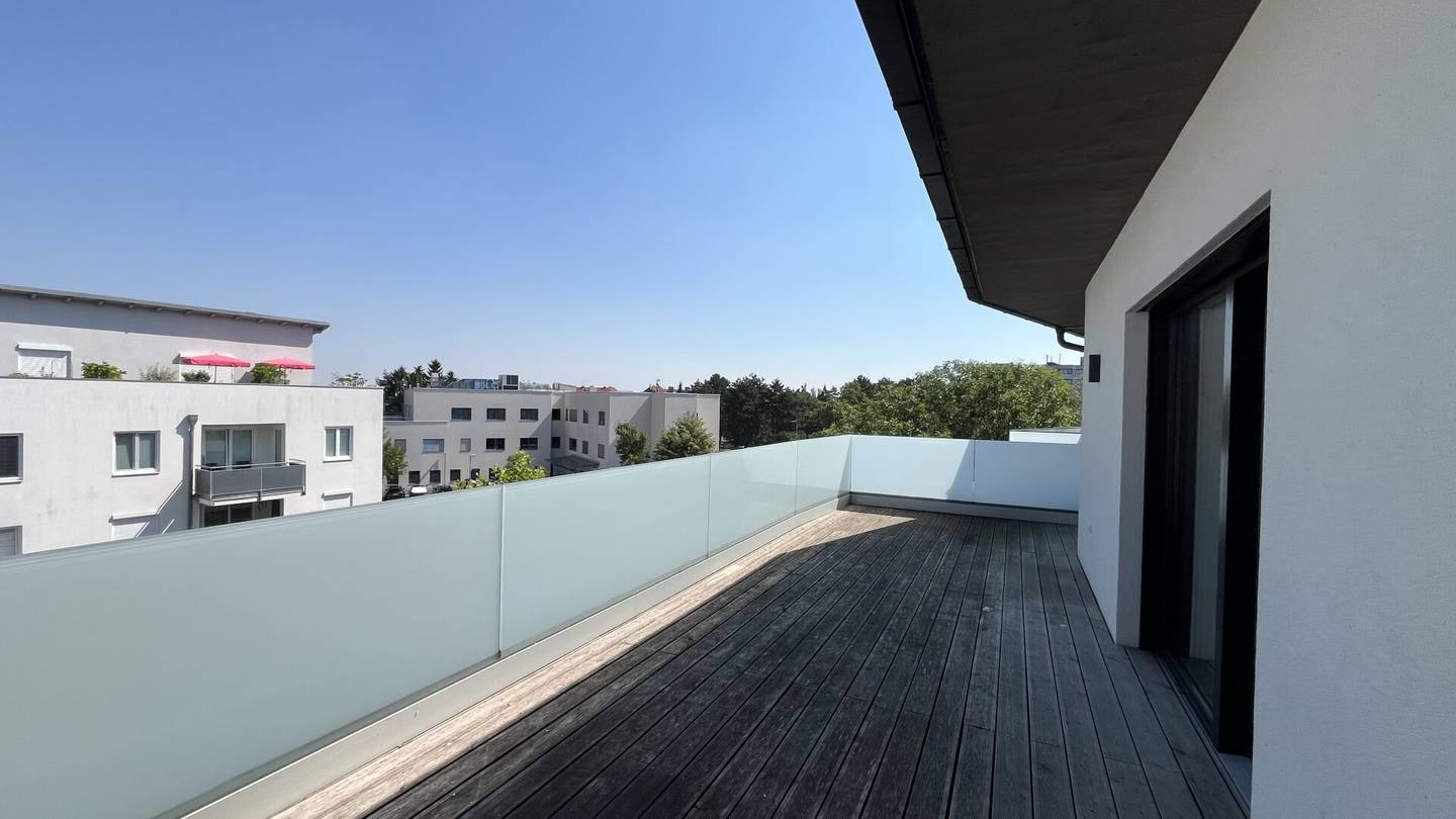 Traumhafte Dachgeschosswohnung auf zwei Ebenen mit exklusiven Dachterrassen In 2700 Wiener Neustadt