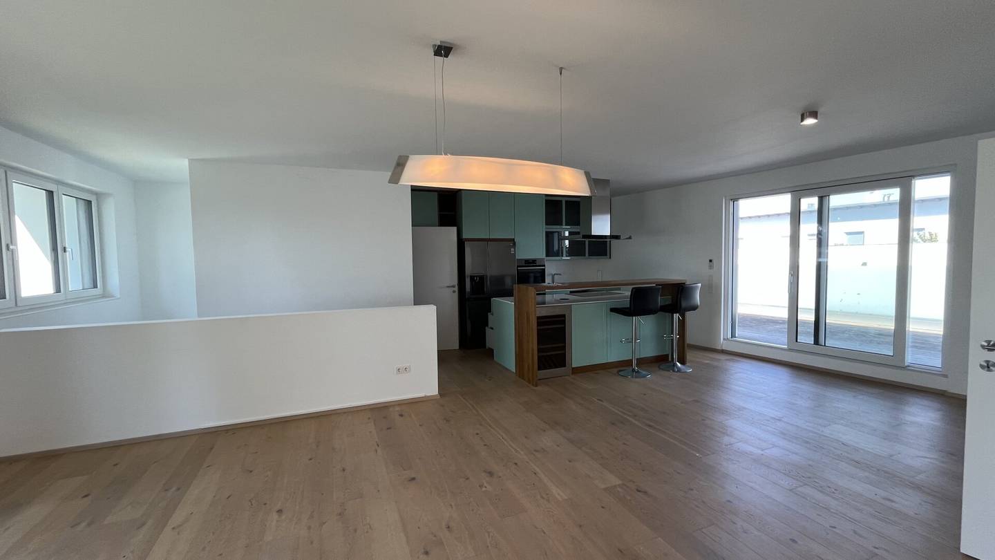 Traumhafte Dachgeschosswohnung auf zwei Ebenen mit exklusiven Dachterrassen In 2700 Wiener Neustadt