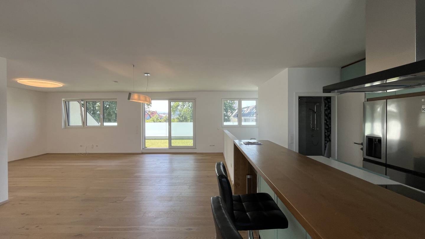 Traumhafte Dachgeschosswohnung auf zwei Ebenen mit exklusiven Dachterrassen In 2700 Wiener Neustadt