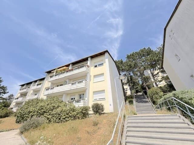 PROVISIONSFREI VOM EIGENTÜMER! WEITBLICK! 3-ZIMMER WOHNUNG MIT BALKON AM REBENWEG!
