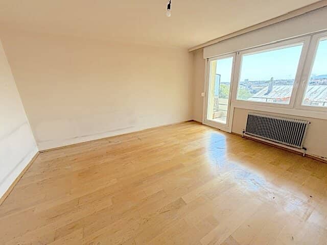 PROVISIONSFREI VOM EIGENTÜMER! WEITBLICK! 3-ZIMMER WOHNUNG MIT BALKON AM REBENWEG!