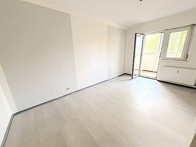 PROVISIONSFREI VOM EIGENTÜMER! UNSANIERTE 3-ZIMMER WOHNUNG MIT WINTERGARTEN!