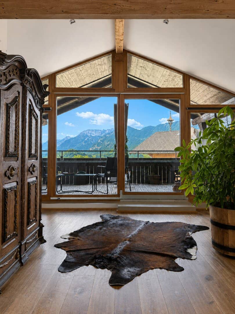 Alpiner Wohntraum mit Weitblick – Hochwertig sanierte Dachgeschosswohnung