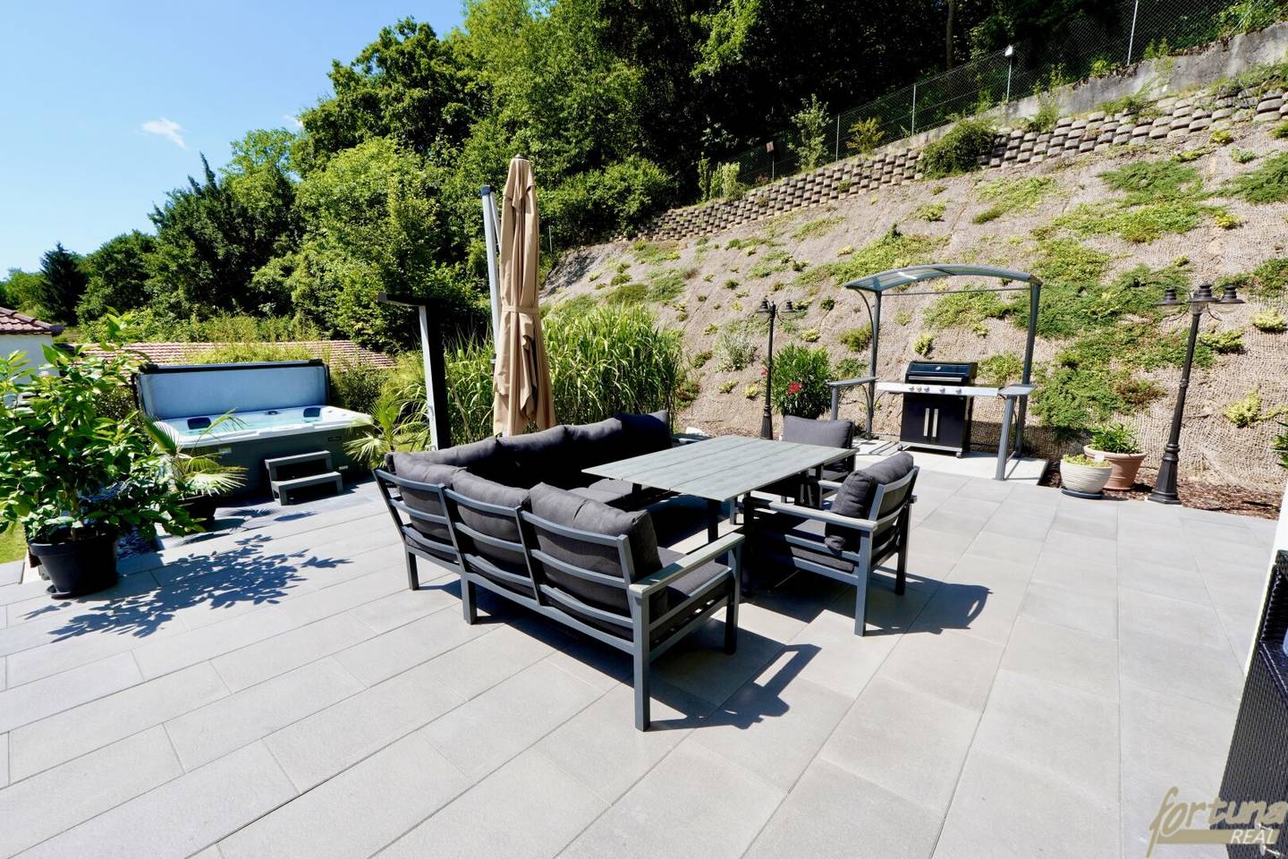 Vollsaniertes 7-Zi-Einfamilienhaus in Straß, 208m², Garten, Terrasse, 3 Stellplätze!