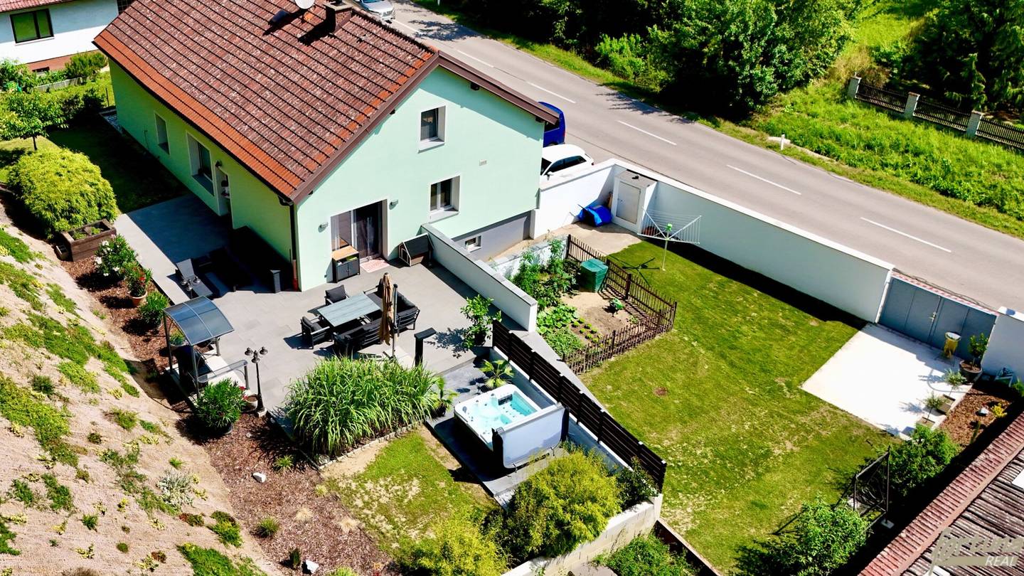 Vollsaniertes 7-Zi-Einfamilienhaus in Straß, 208m², Garten, Terrasse, 3 Stellplätze!