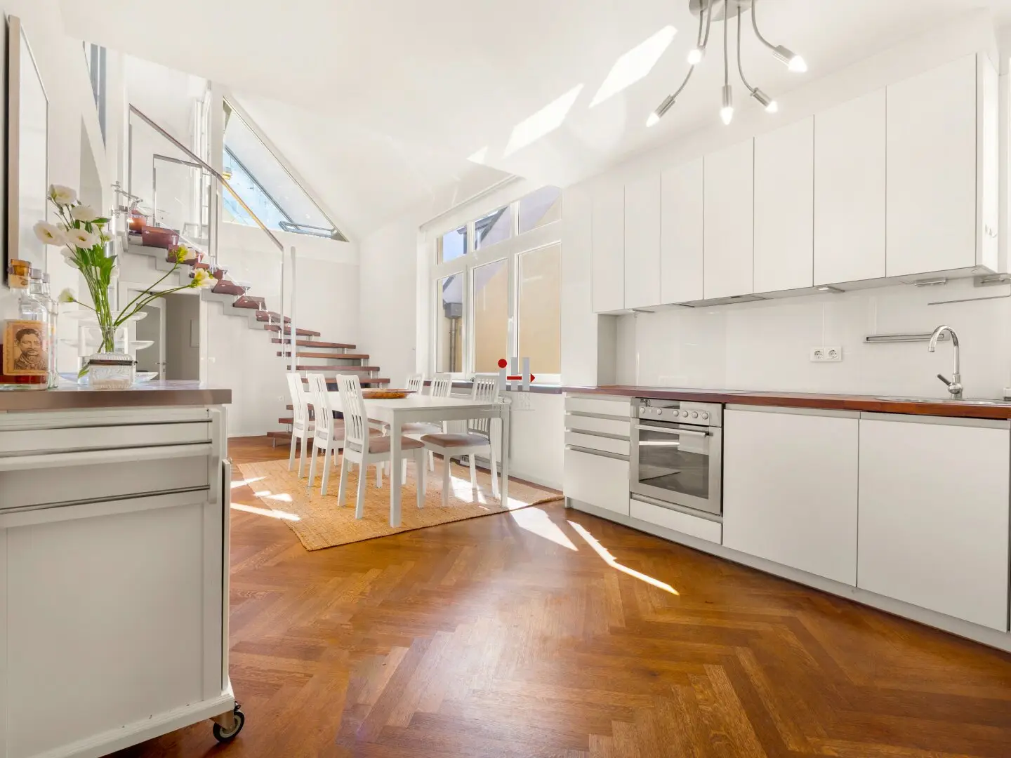 Lage! Lage! Lage! Heller Atrium-Maisonette mit Ausblickterrasse – New-York-Flair in Wien!