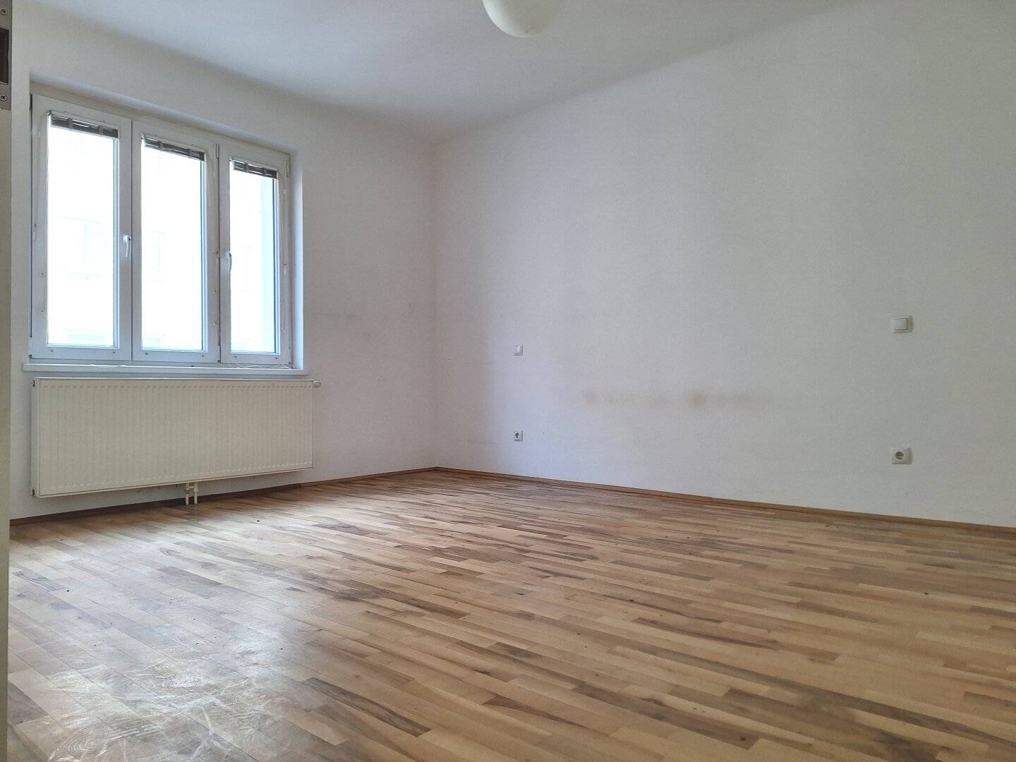 Helle 2-Zimmer Wohnung, Gebäude komplett saniert, ruhige Lage
