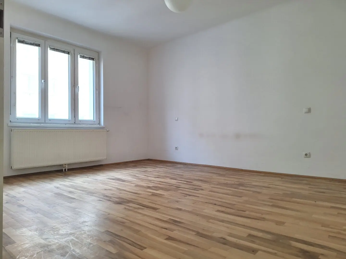 Bright 2-room apartment, building completely renovated, quiet location