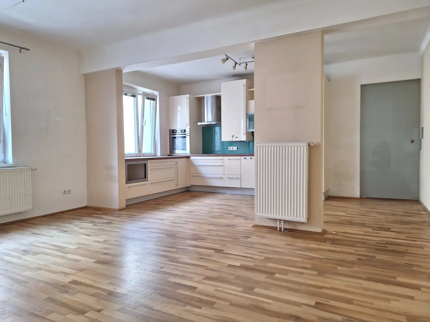Bright 2-room apartment, building completely renovated, quiet location
