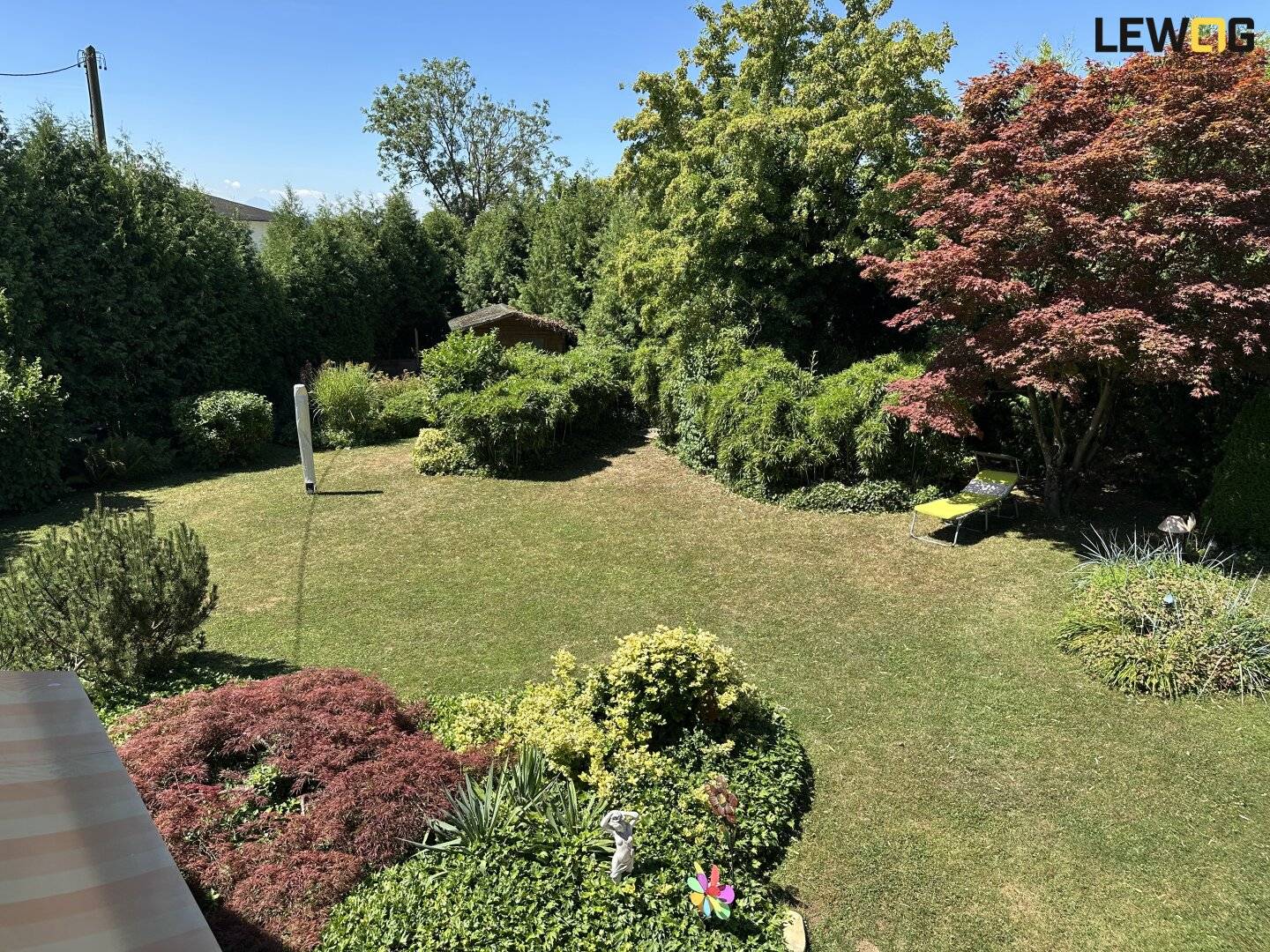 Modernisiertes Architektenhaus mit Gartenidylle