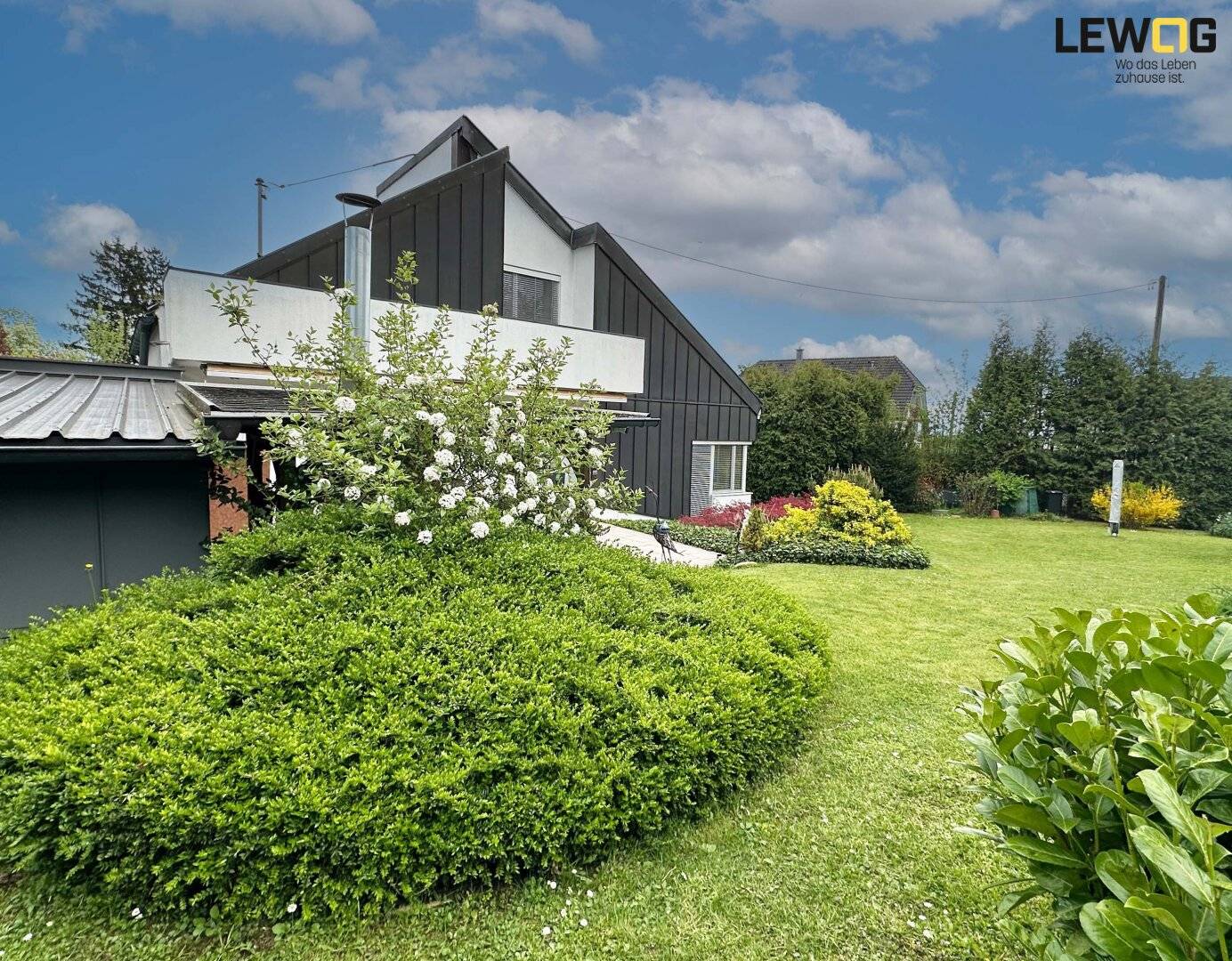 Modernisiertes Architektenhaus mit Gartenidylle