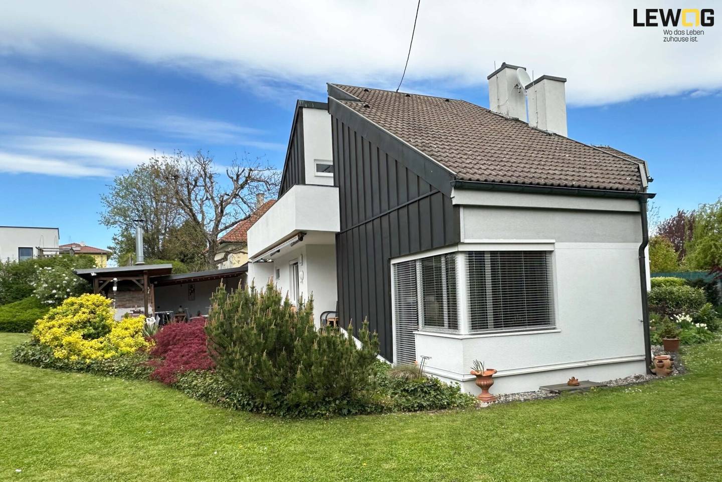 Modernisiertes Architektenhaus mit Gartenidylle