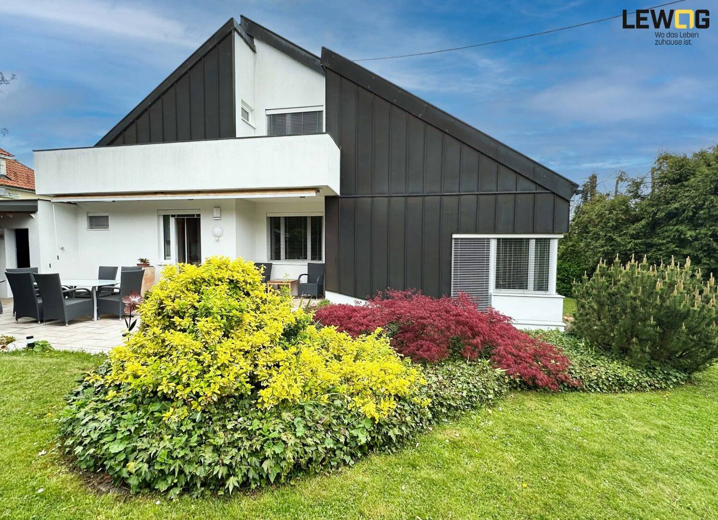 Modernisiertes Architektenhaus mit Gartenidylle