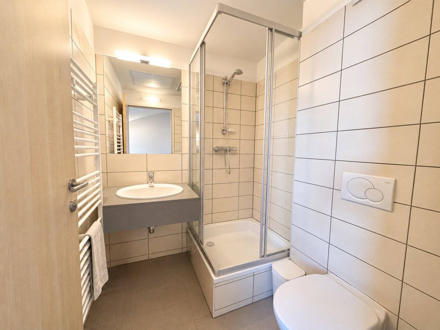 TOP LAGE! City-Wohnung mit Blick bis zum Stephansdom & Garage im Haus