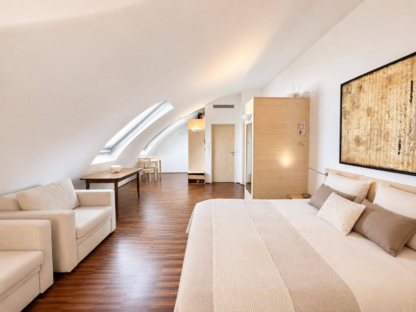 TOP LAGE! City-Wohnung mit Blick bis zum Stephansdom & Garage im Haus