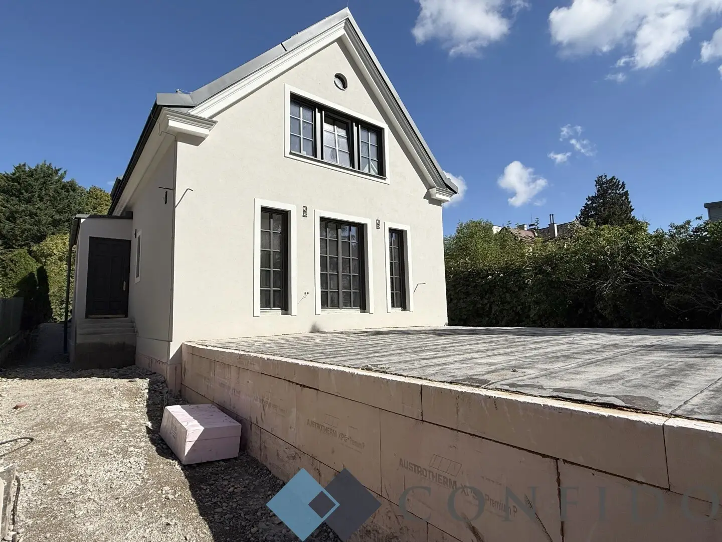 Kurz vor der Fertigstellung - LUXUSVILLA MIT POOL, LIFT &amp; WELLNESS - Zeitlose Architektur für höchste Ansprüche
