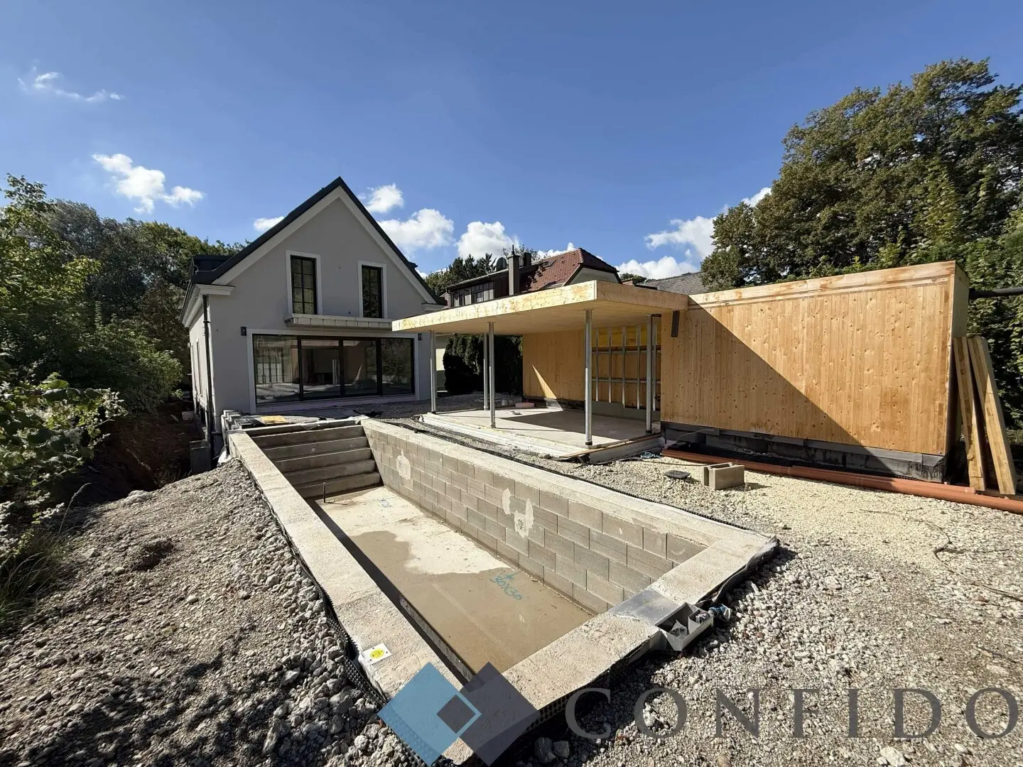 Kurz vor der Fertigstellung - LUXUSVILLA MIT POOL, LIFT &amp; WELLNESS - Zeitlose Architektur für höchste Ansprüche