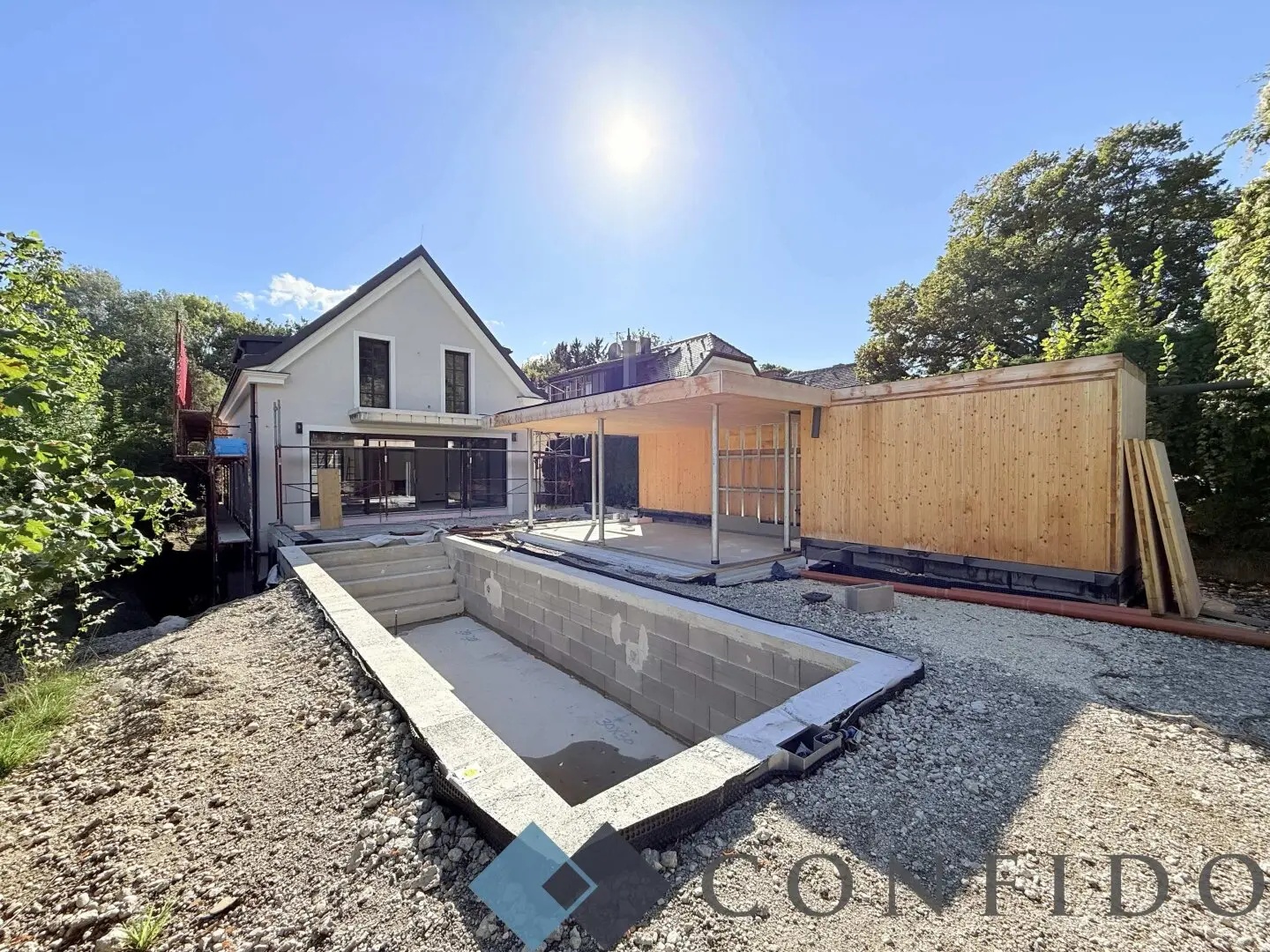 Kurz vor der Fertigstellung - LUXUSVILLA MIT POOL, LIFT & WELLNESS - Zeitlose Architektur für höchste Ansprüche