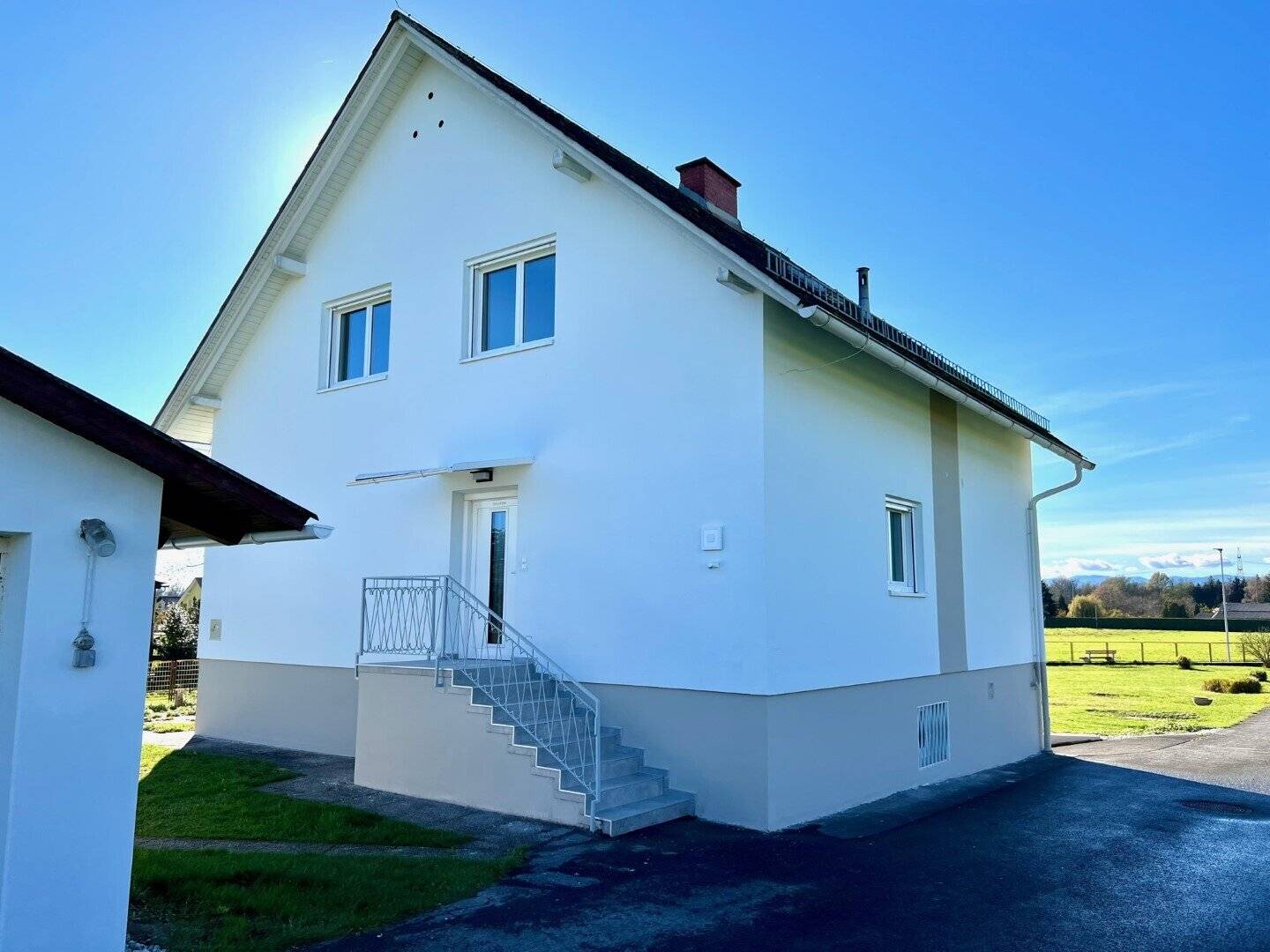 Einfamilienhaus mit zwei  Garagen in Fernitz! Grundstück ca.705m²! Provisionsfrei!