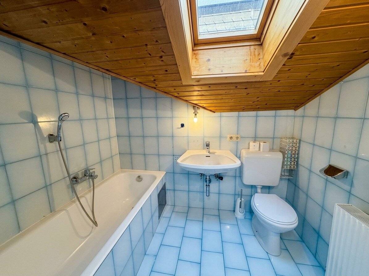 3-Zimmer-Dachgeschosswohnung mit Balkon im Zentrum von Axams