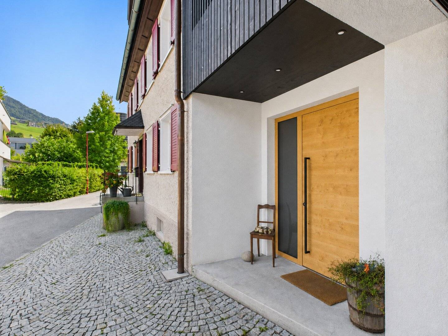 Rheintalhaus mit Charakter: Einfamilienhaus mit Einliegerwohnung und großem Garten in Sulz