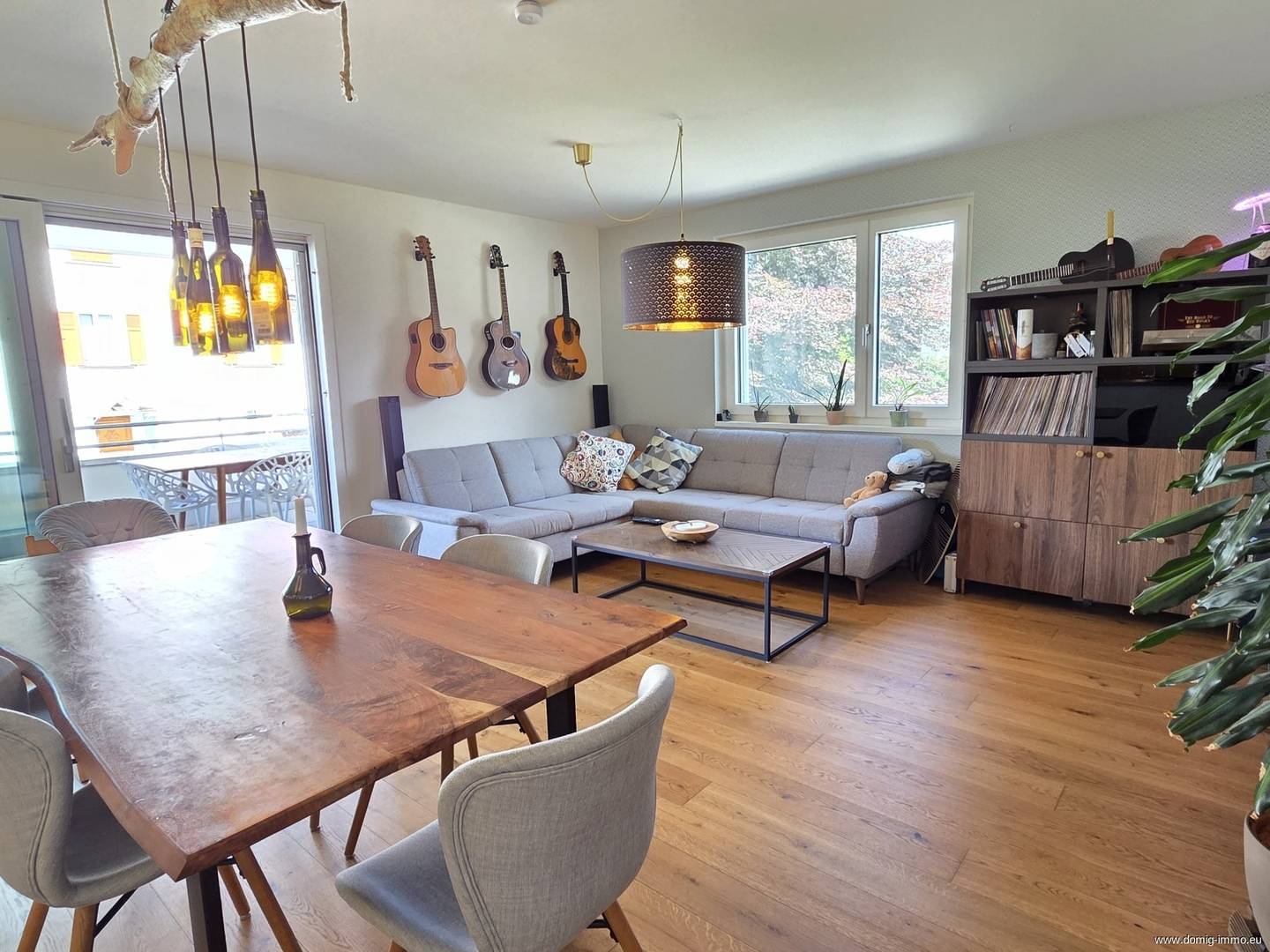 NEUWERTIG: Moderne 3-Zimmer-Wohnung mit großzügigem Balkon und hochwertiger Ausstattung in Röthis mit TG-Platz!