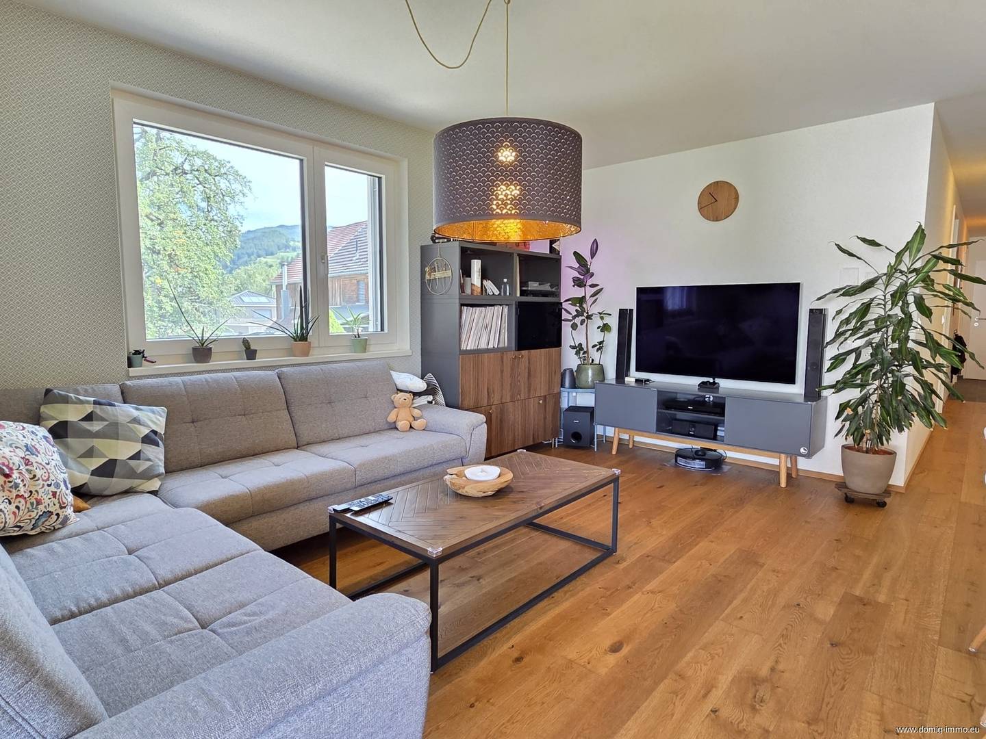 NEUWERTIG: Moderne 3-Zimmer-Wohnung mit großzügigem Balkon und hochwertiger Ausstattung in Röthis mit TG-Platz!