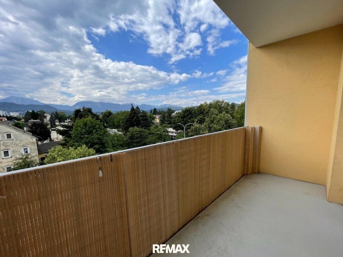 Zur Miete: Lichtdurchflutete 4,5-Zimmer-Wohnung mit Loggia und Balkon in zentraler Lage in Klagenfurt