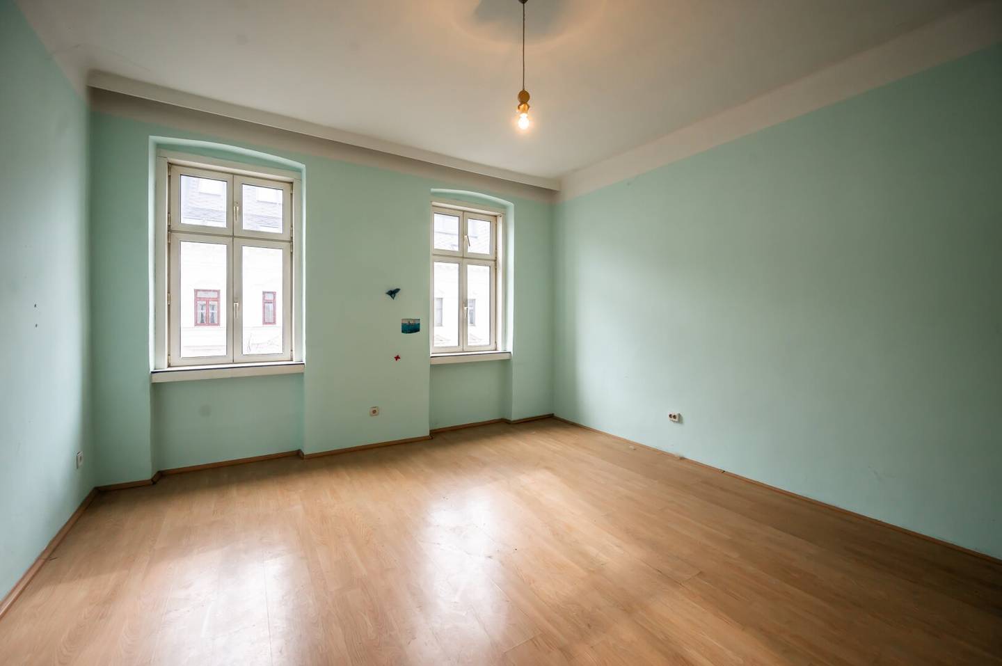 ++.NEU.++ Zwei Sanierungsbedürftige 4-Zimmer Altbau-Wohnungen mit BALKONoption und Rohdachboden mit 220m² DG Ausbaupotenzial