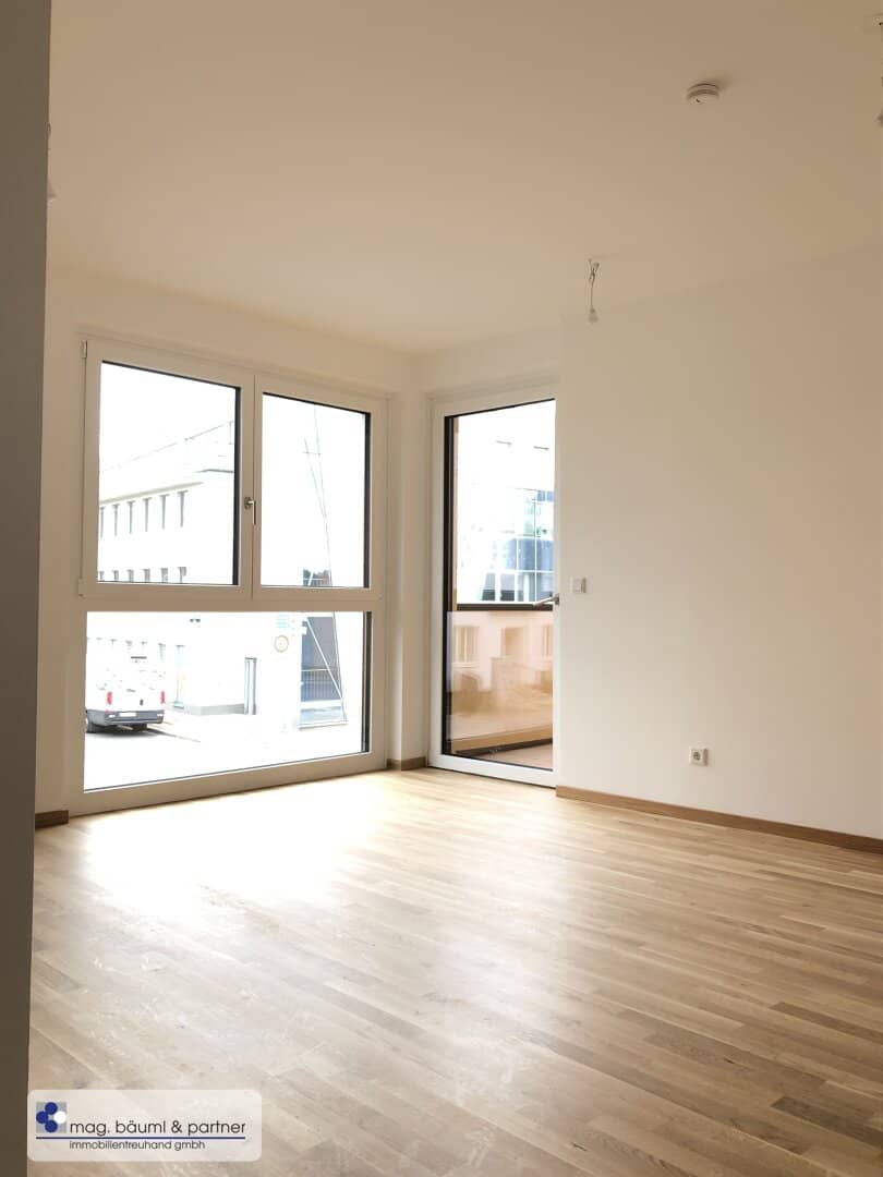 2  Zimmer  - modern möbliert mit Balkon ,  Warmwasser und Heizung inkludiert.