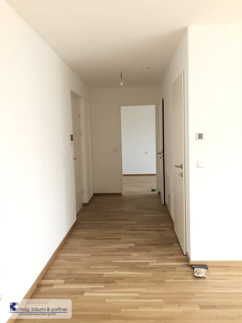 2  Zimmer  - modern möbliert mit Balkon ,  Warmwasser und Heizung inkludiert.