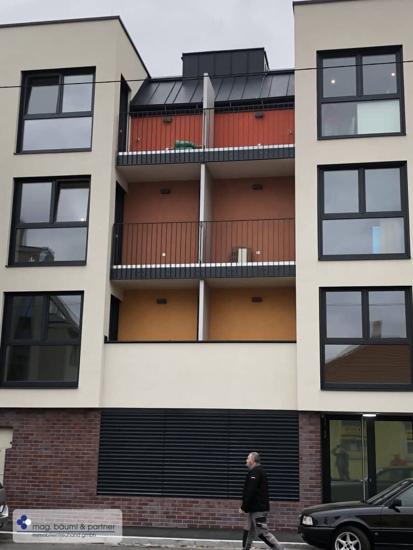 2  Zimmer  - modern möbliert mit Balkon ,  Warmwasser und Heizung inkludiert.