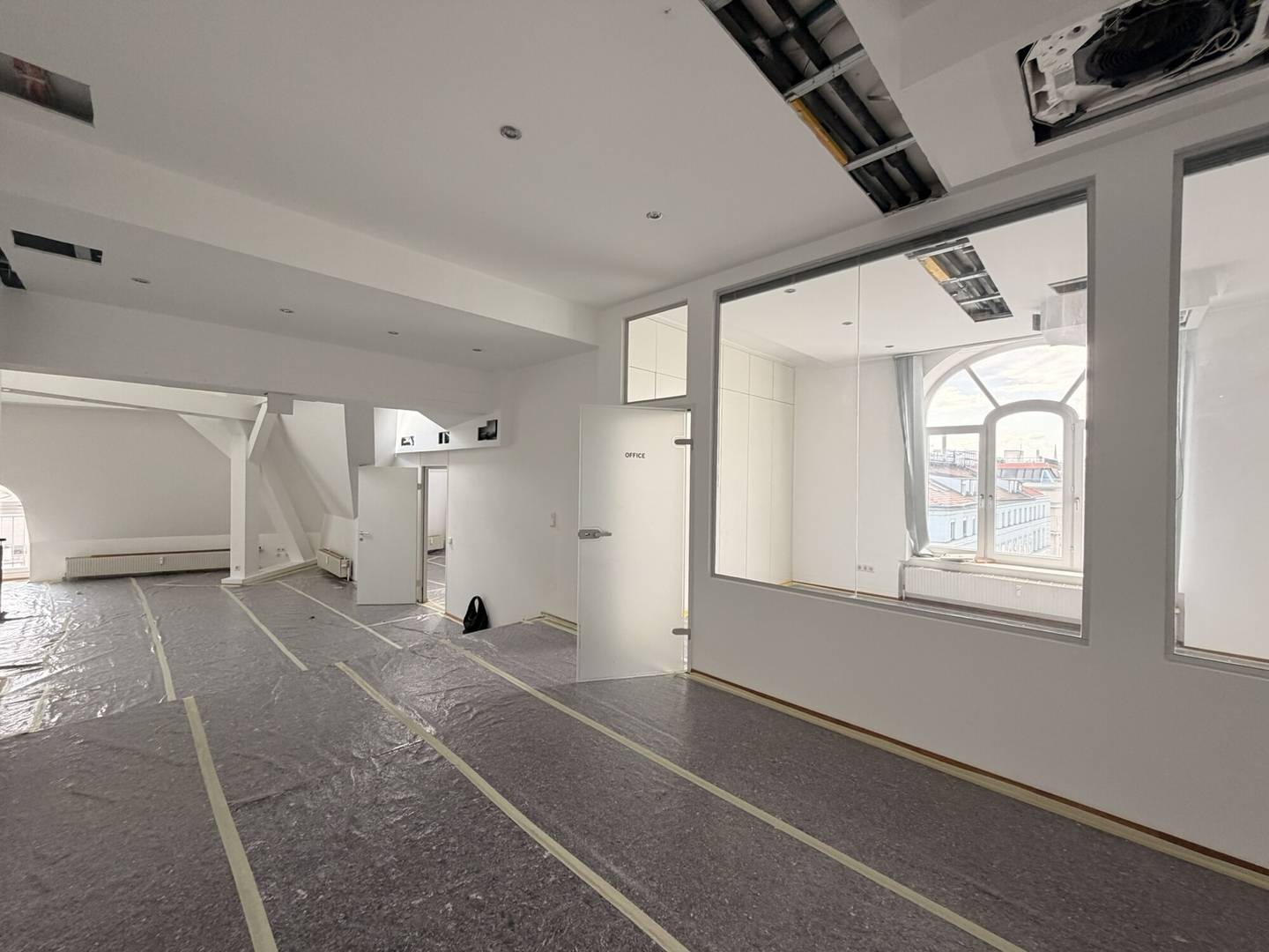 Attraktives Altbaubüro in prominenter Lage
