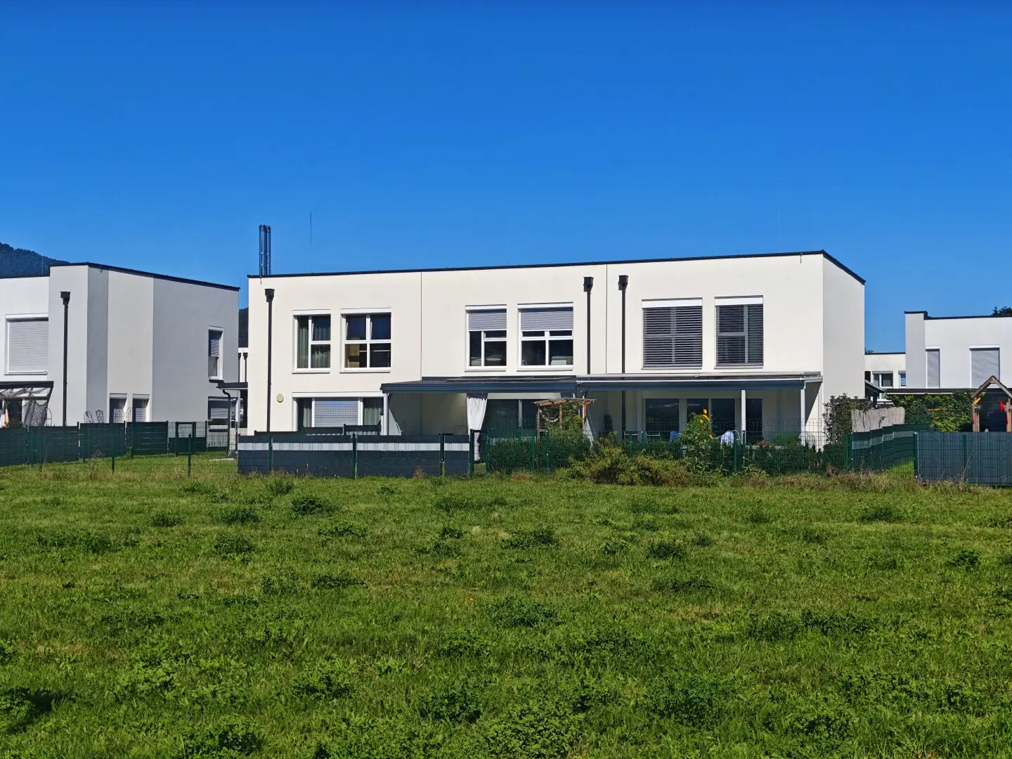 Exklusives, neuwertiges Reihenhaus