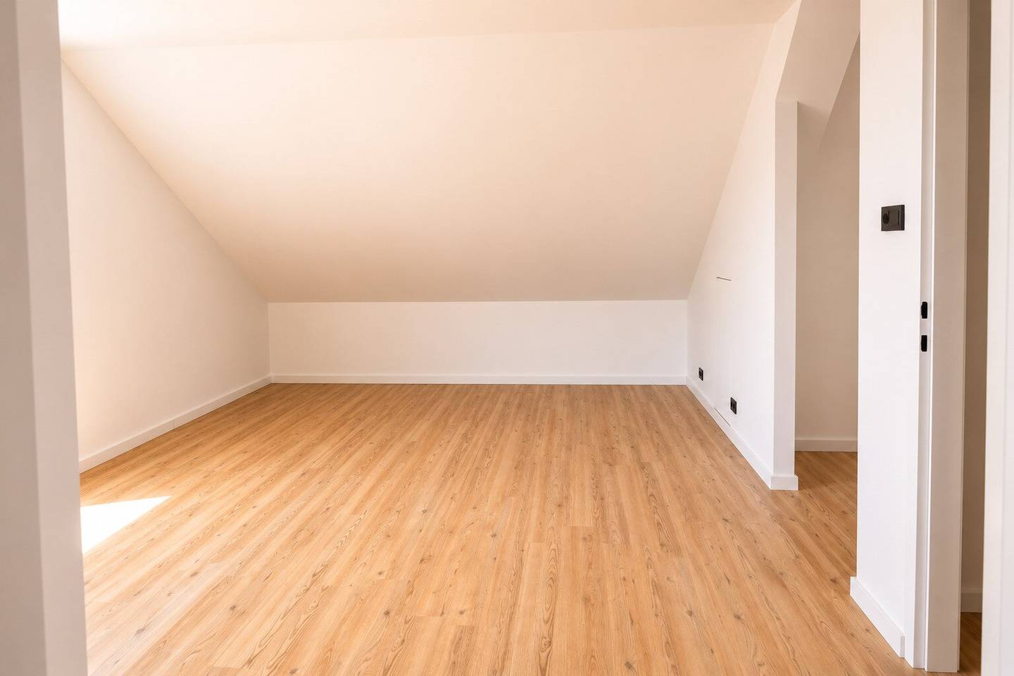 Compact living, central living – Attic apartment with a view