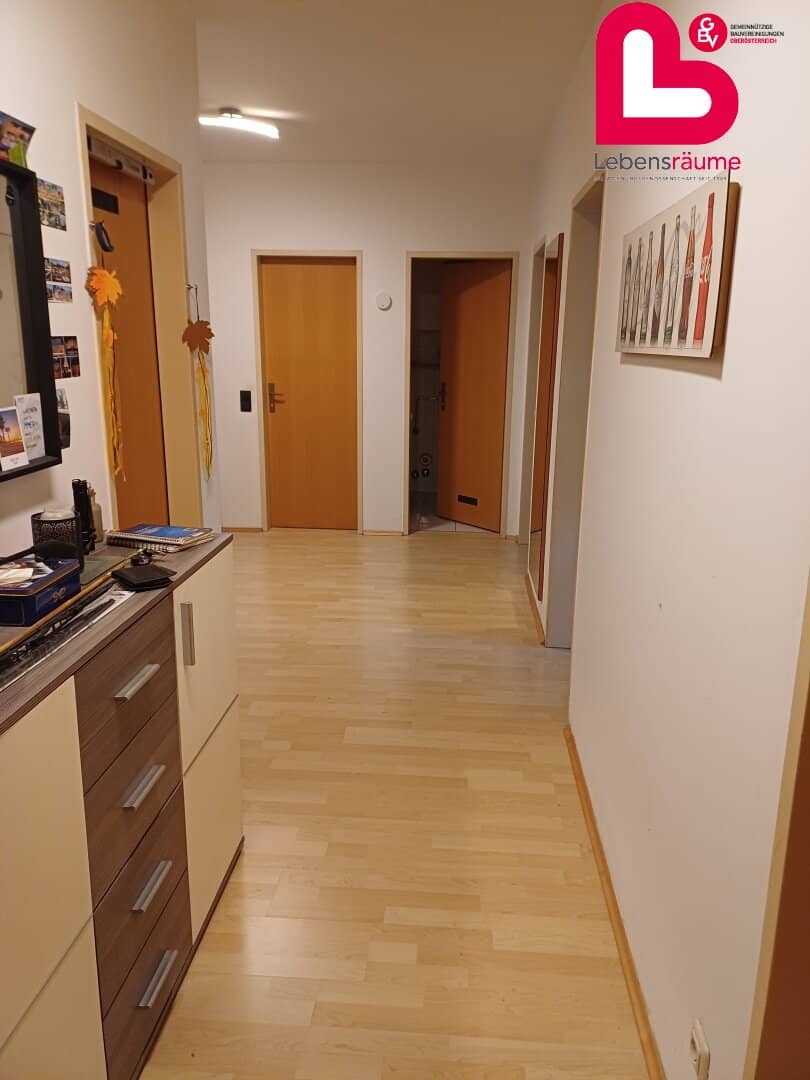 Sunny 3-room apartment with beautiful loggia