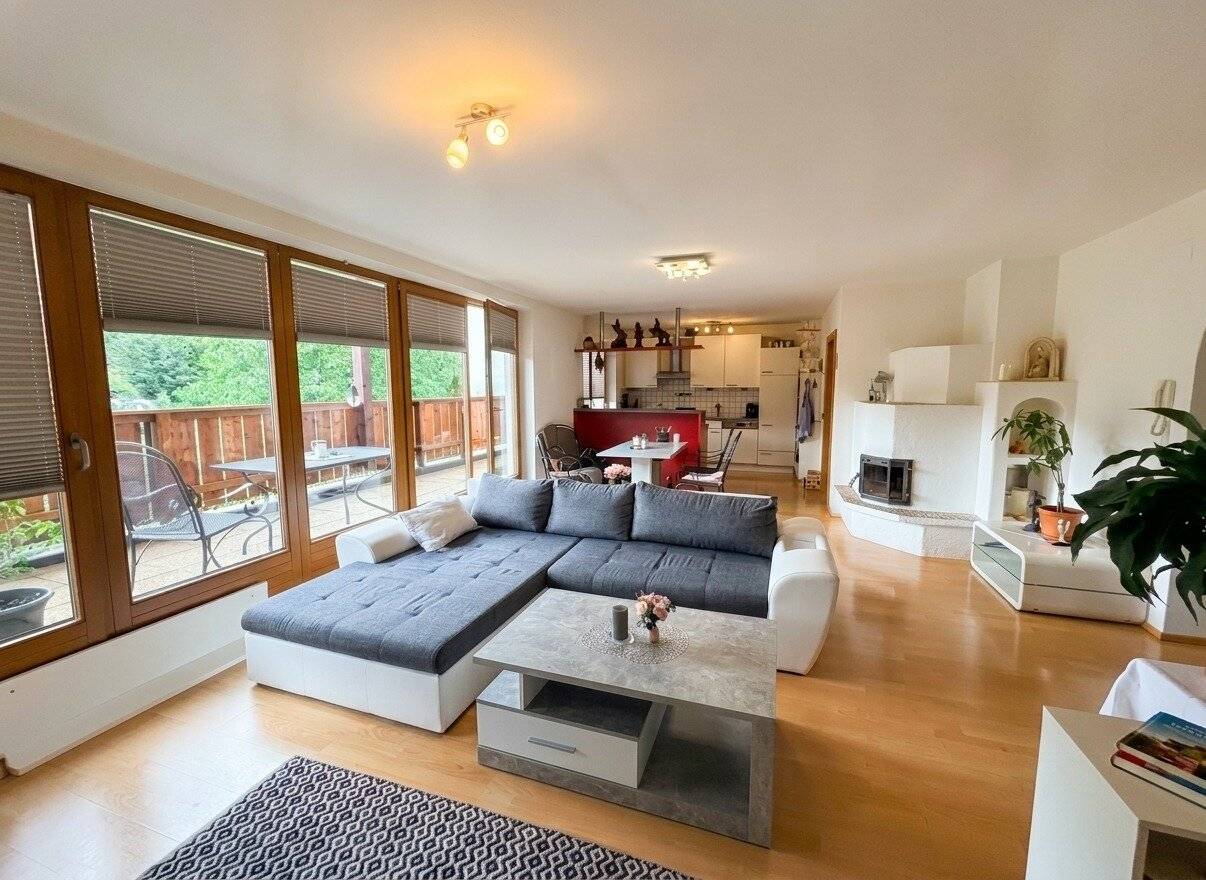 Großzügige 4-Zimmer-Wohnung mit Panoramabalkon, Kachelofen und Garage in Kaltenbach