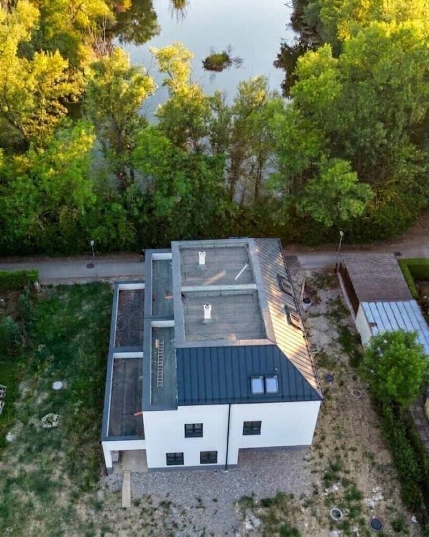 MODERN FAMILY HOUSE WITH GARDEN AND ROOFTOP TERRACE ONLY 25 MINUTES FROM VIENNA