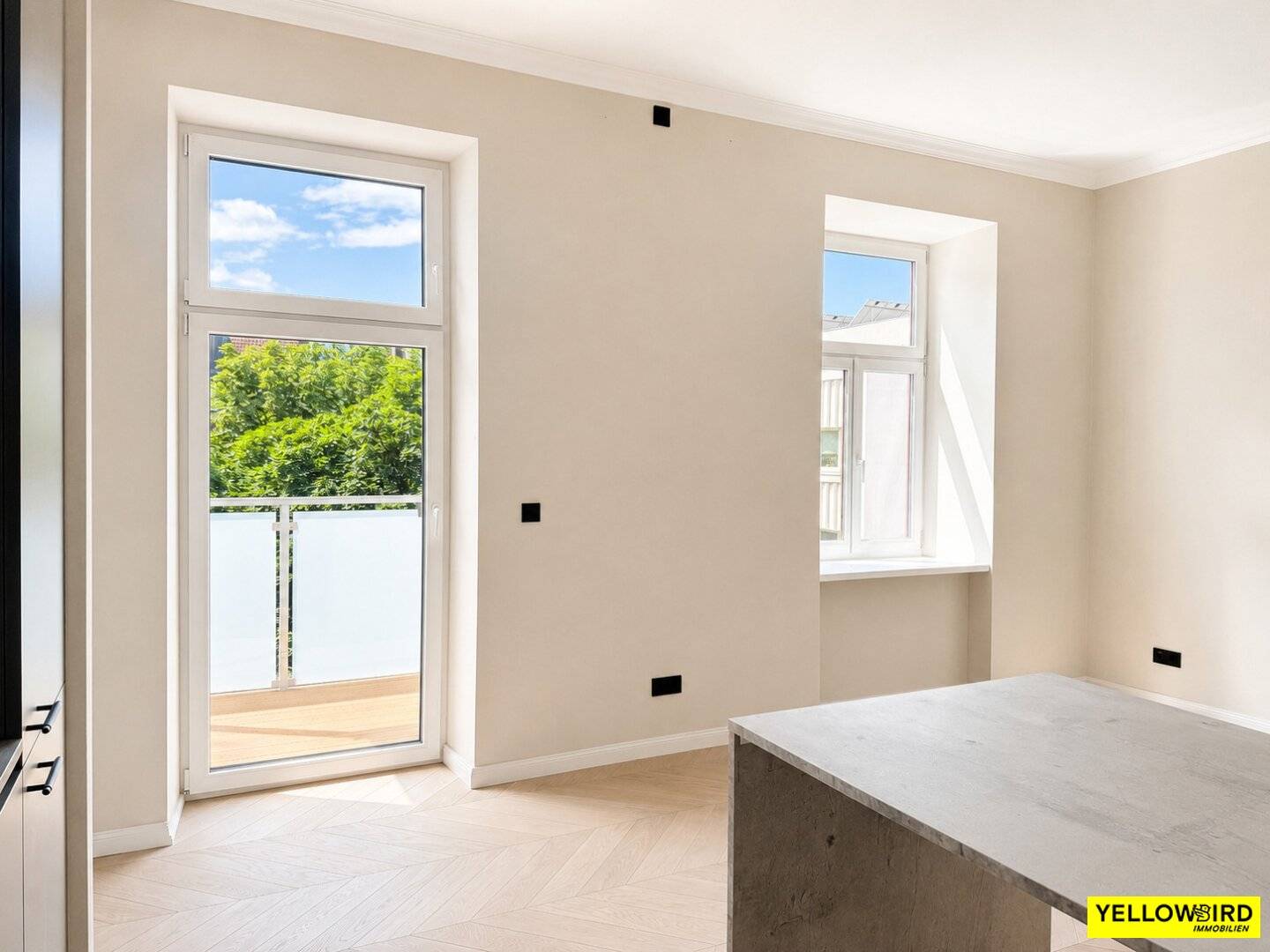 ERSTBEZUG I BALKON I TISCHLERKÜCHE I LIFT im Halbstock