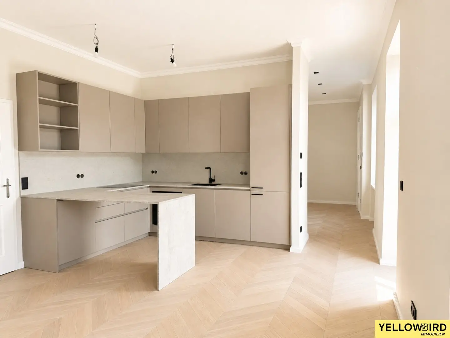 FIRST OCCUPANCY I BALCONY I CARPENTER KITCHEN I ELEVATOR on the half floor