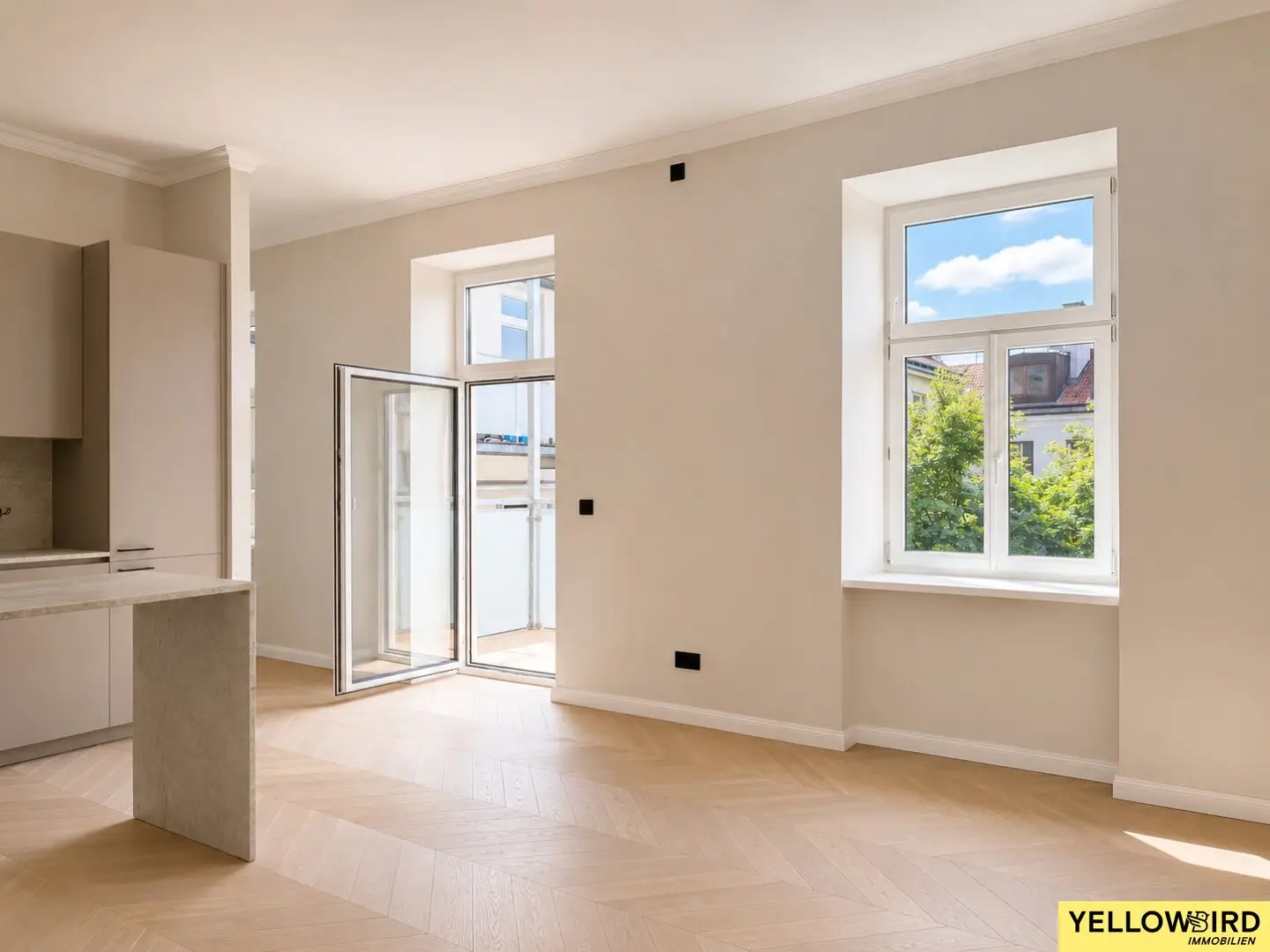 FIRST OCCUPANCY I BALCONY I CARPENTER KITCHEN I ELEVATOR on the half floor