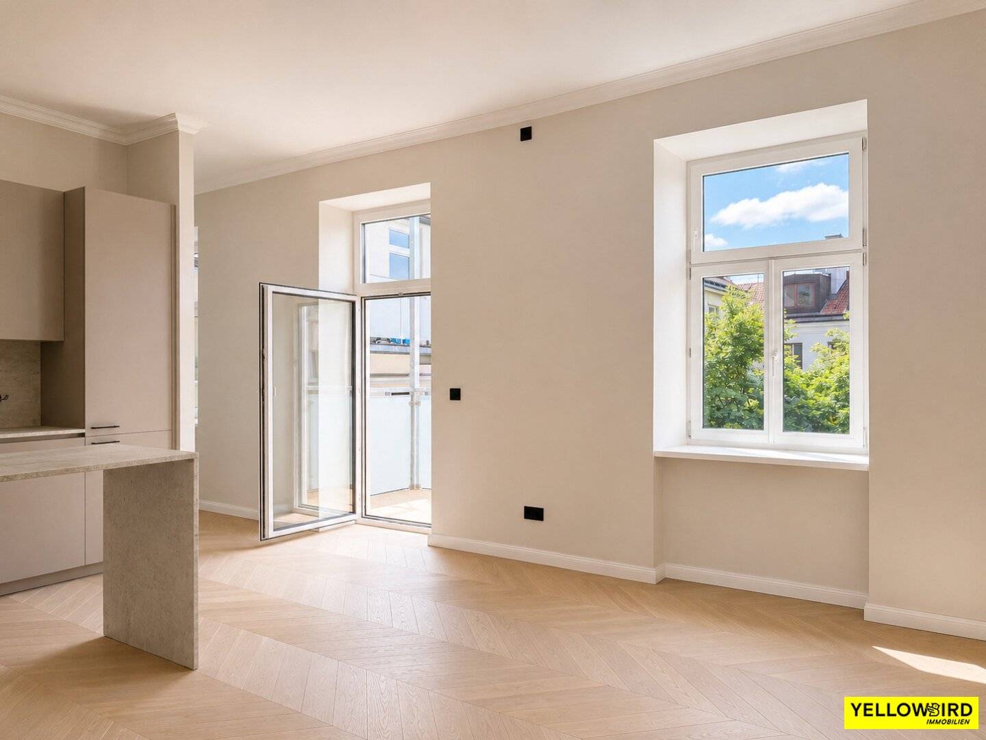 ERSTBEZUG I BALKON I TISCHLERKÜCHE I LIFT im Halbstock