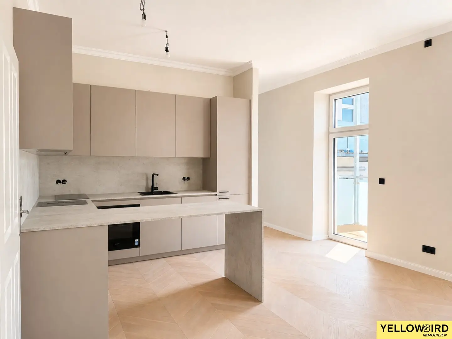 FIRST OCCUPANCY I BALCONY I CARPENTER KITCHEN I ELEVATOR on the half floor