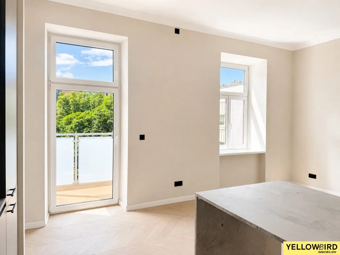 FIRST OCCUPANCY I BALCONY I CARPENTER KITCHEN I ELEVATOR on the half floor