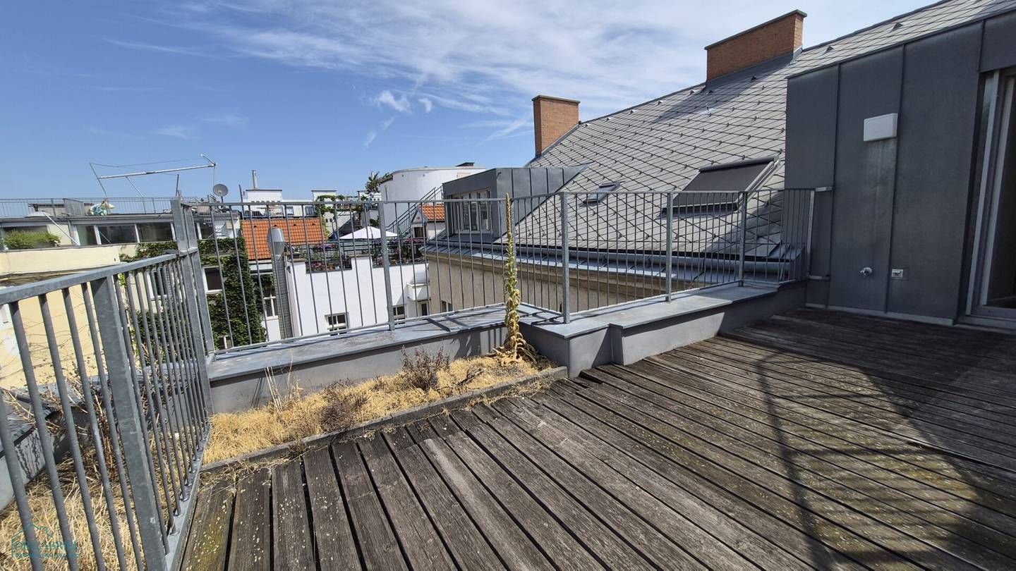 SPACIOUS TERRACE APARTMENT - WITH 3 BEDROOMS