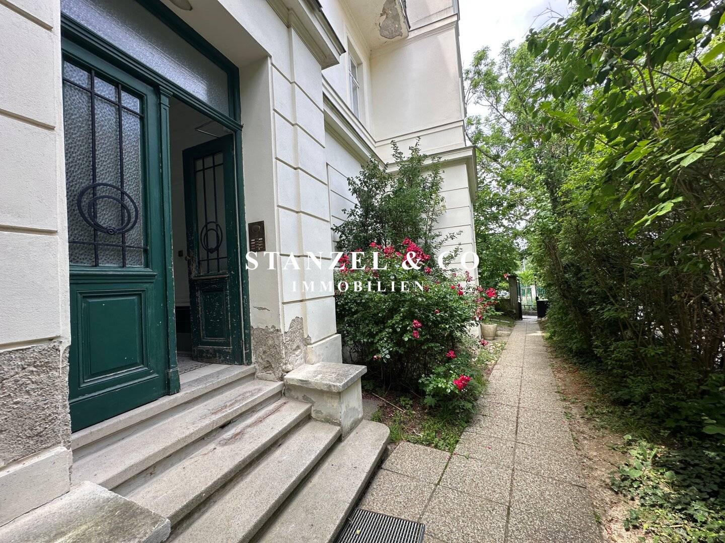 OLD BUILDING FLOOR WITH TERRACES - REPRESENTATIVE &amp; SUNNY