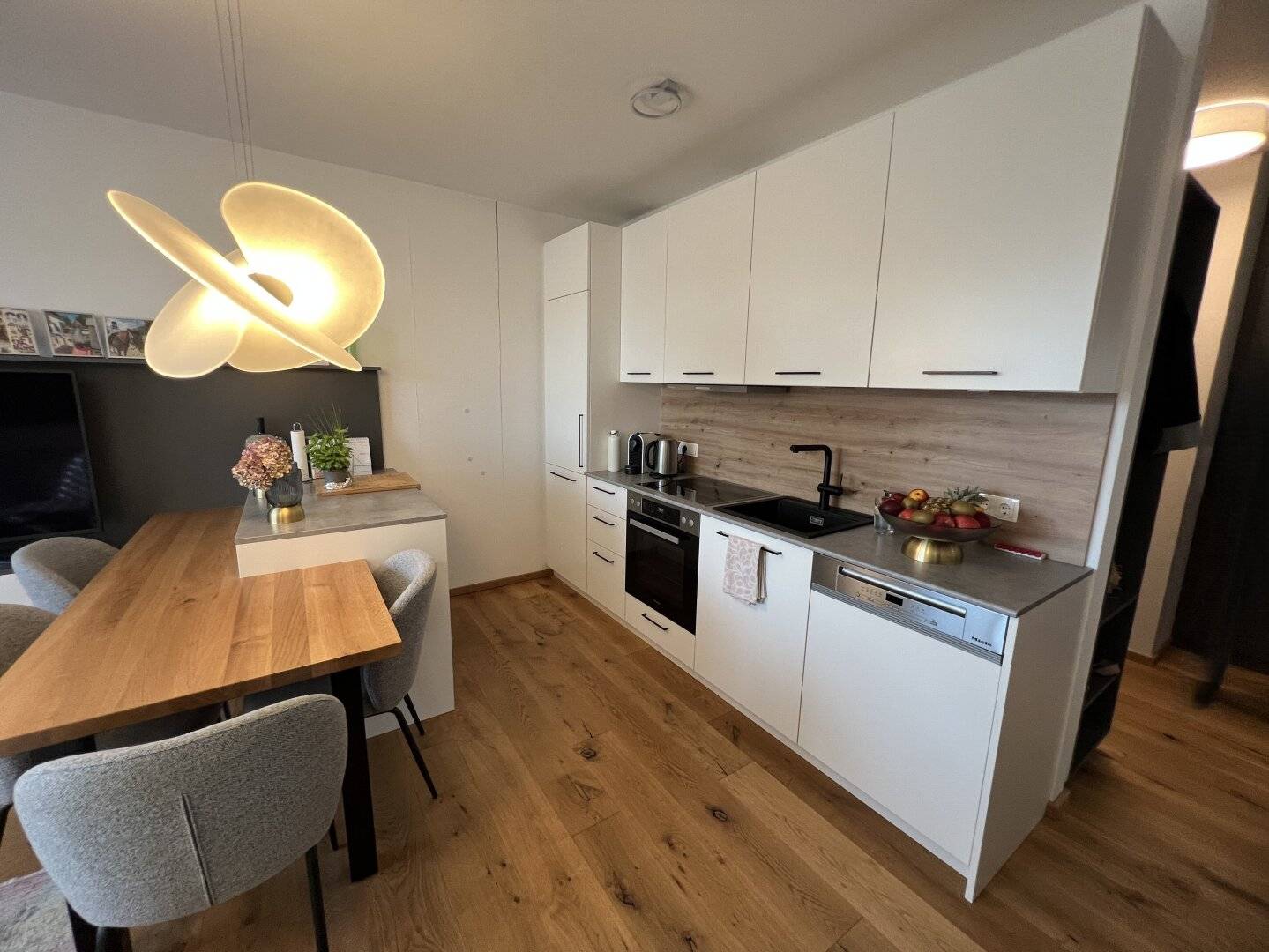 COMING SOON! Neubau-Zinshaus als perfekte Kapitalanlage! 18 Wohnungen mit Balkon, Garage, Stellplatz in 1A Stadtlage Römerstraße Wels