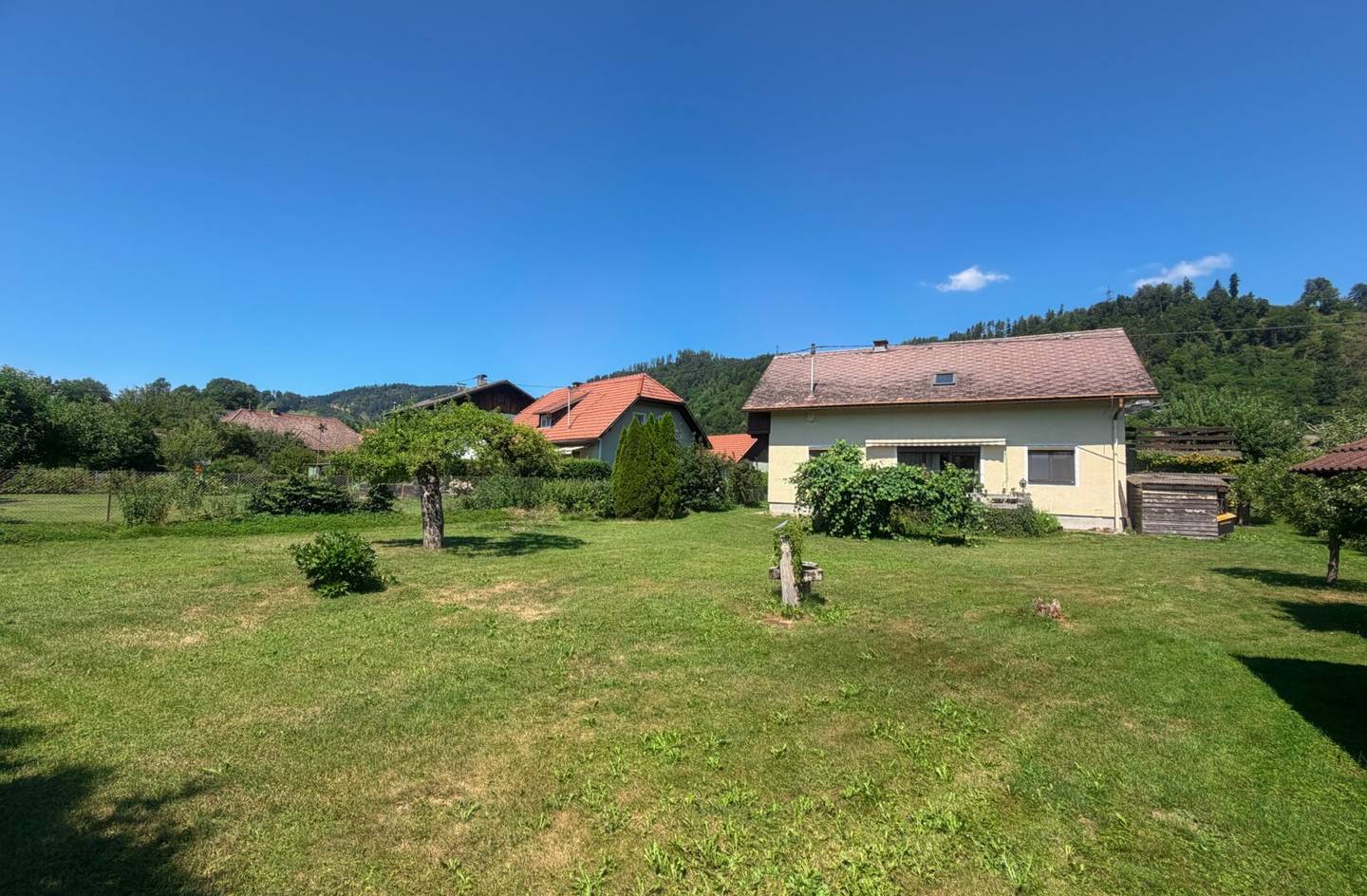 *** Einfamilienhaus mit Modernisierungsbedarf und Schlossbergblick ***